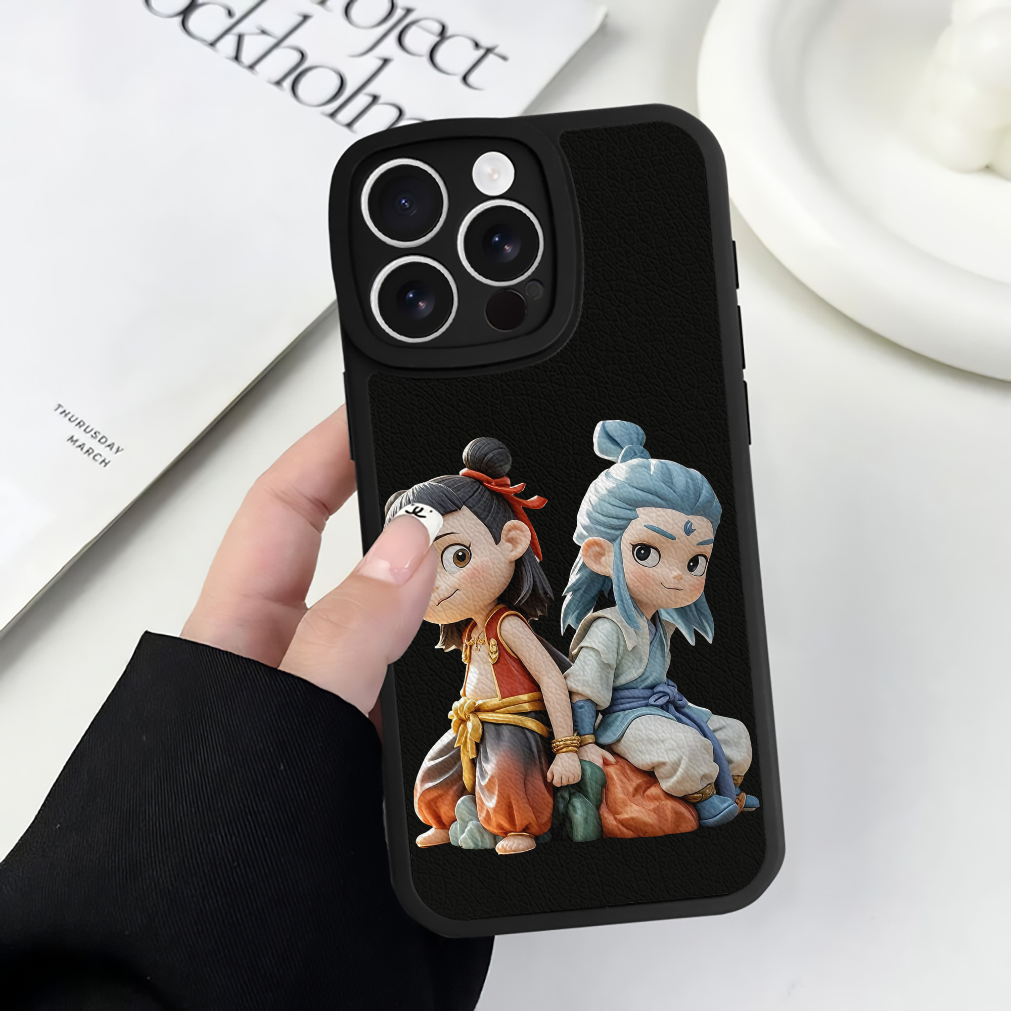 （画像用） Ne Zha 2 ナタ 魔童の大暴れ 【iPhone 16シリーズ対応】シリコンスマホケース（レザー調） 材質：シリコン